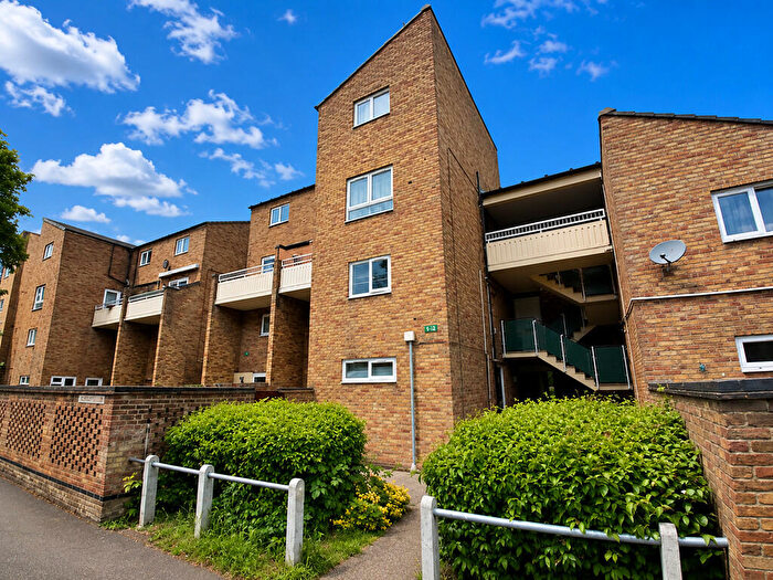 2 Bedroom Apartment To Rent In Sackville Close, Cambridge, CB4
