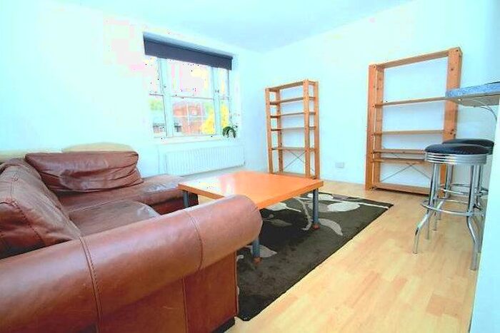 2 Bedroom Flat To Rent In William Bonney Estate, London, SW4
