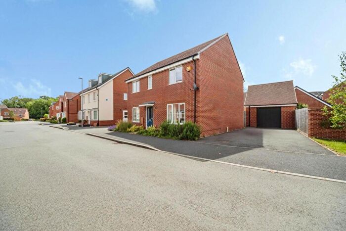 4 Bedroom Detached House For Sale In Calshot Drive, Kingsmead, Milton Keynes, Buckinghamshire, MK4