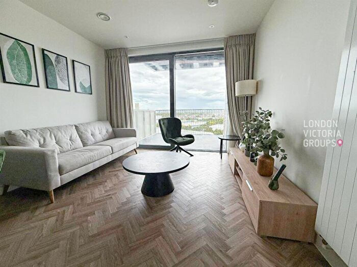 2 Bedroom Apartment To Rent In Skyline Apartments, Makers Yard, London, E3