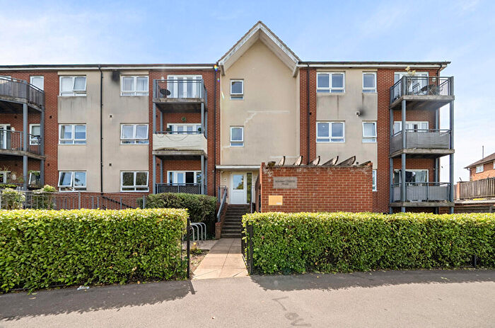 1 Bedroom Apartment For Sale In Desborough Crescent, Oxford, Oxfordshire, OX4