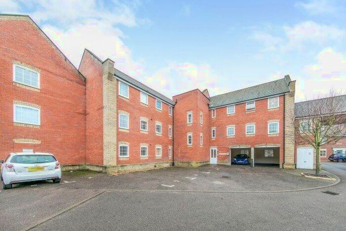 2 Bedroom Flat To Rent In Maria Court, Colchester, CO2