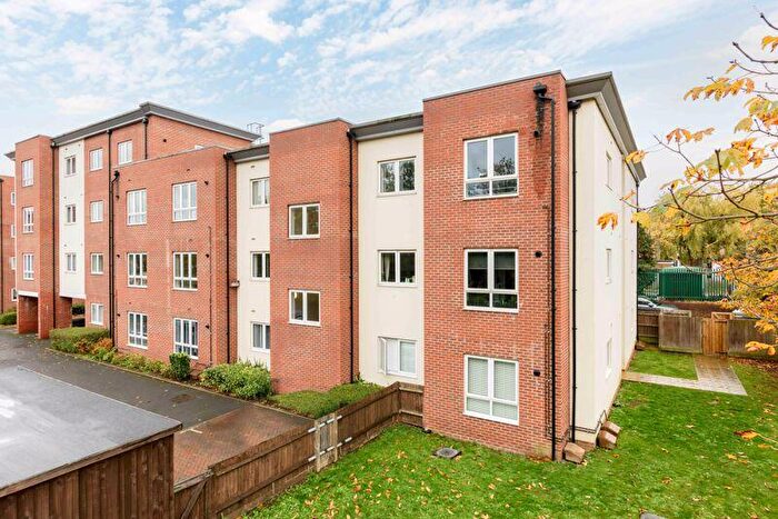 1 Bedroom Flat For Sale In Mayfield Road, Walton-On-Thames, KT12