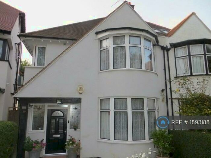 2 Bedroom Flat To Rent In Golders Green, London, NW11