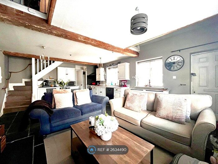 3 Bedroom Semi-Detached House To Rent In High Street, Benson, OX10