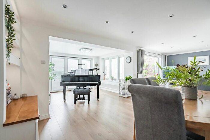 4 Bedroom Detached House For Sale In Coast Road, Walcott, NR12