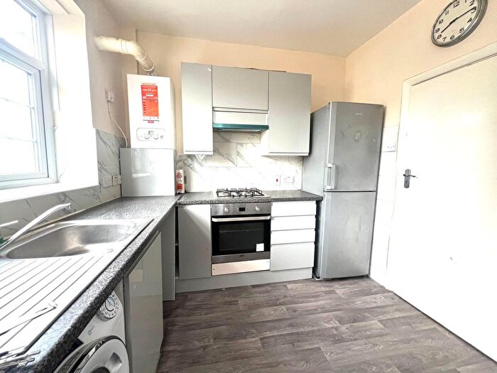 4 Bedroom Maisonette To Rent In Promenade Mansions The Promenade, Edgware, HA8