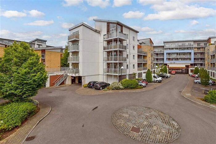 2 Bedroom Flat For Sale In Kingfisher Meadow, Maidstone, Kent, ME16
