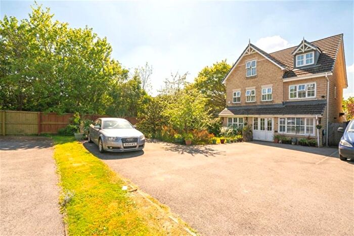 5 Bedroom Detached House For Sale In Mayflower Close, Glossop, SK13