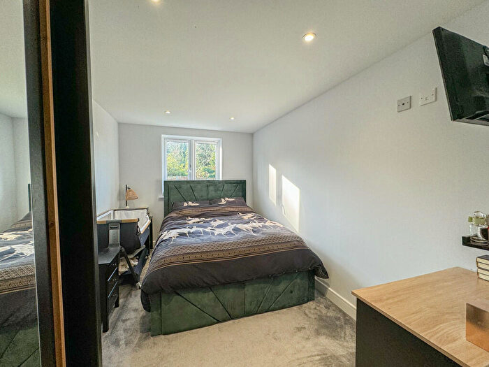 2 Bedroom Flat For Sale In Crown Hill Apartments, Crown Hill, Rayleigh, SS6