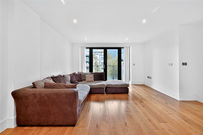 2 Bedroom Flat To Rent In Bow Common Lane, London, E3