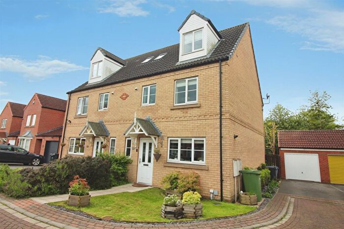 4 Bedroom Semi-Detached House For Sale In Heather Drive, Sherburn In Elmet, Leeds, LS25