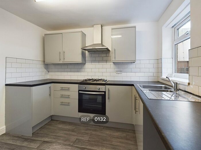 2 Bedroom End Of Terrace House To Rent In Nesfield Avenue, Perth Street West, HU5