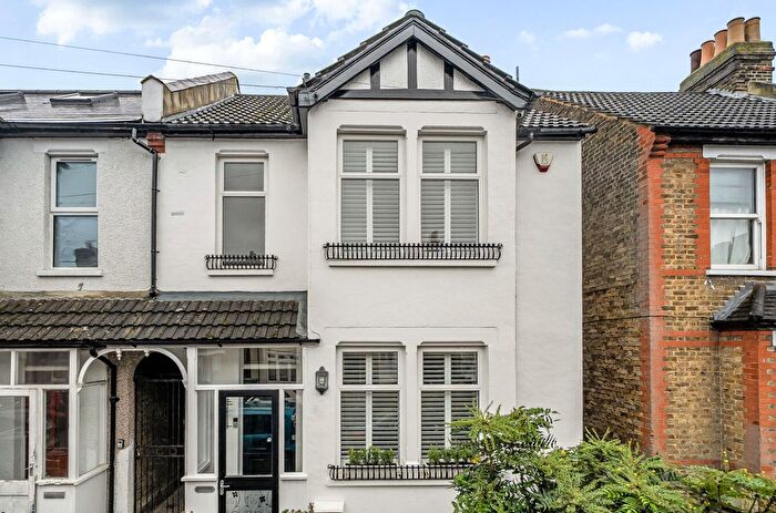 3 Bedroom Link Detached House For Sale In Victoria Road, Bromley, BR2