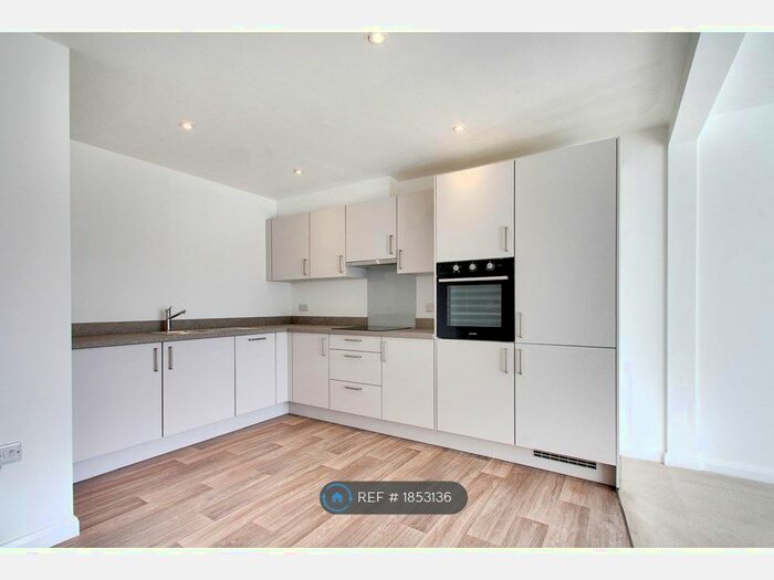 1 Bedroom Flat To Rent In Parrock Road, Gravesend, DA12