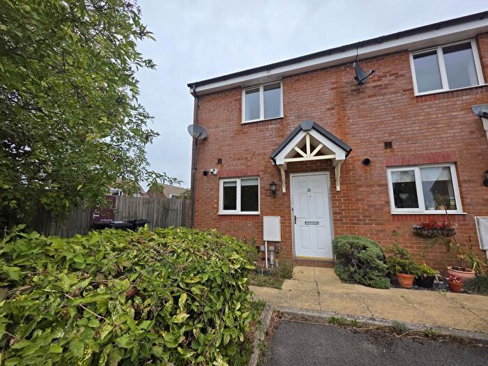 2 Bedroom Terraced House To Rent In Trowbridge Close, SN2
