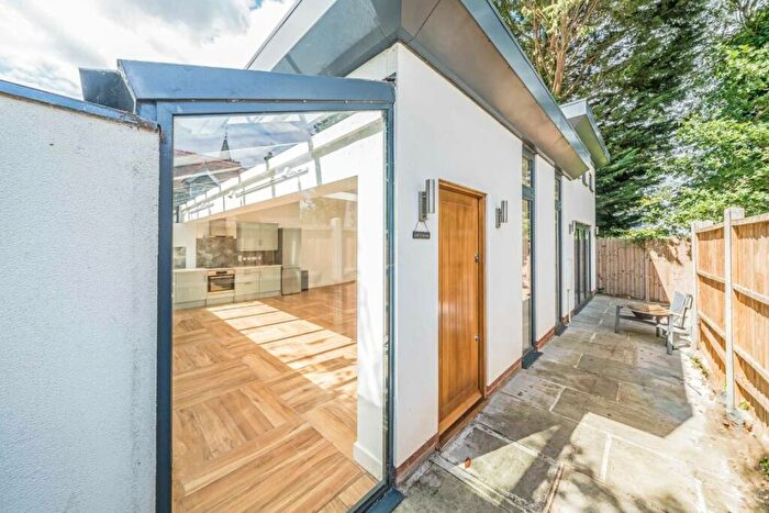 1 Bedroom Maisonette To Rent In Corkran Road, Surbiton, KT6