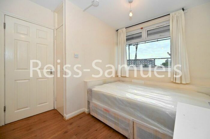 4 Bedroom Maisonette To Rent In Forsyth Gardens, London, Kennington, Southwark, SE17