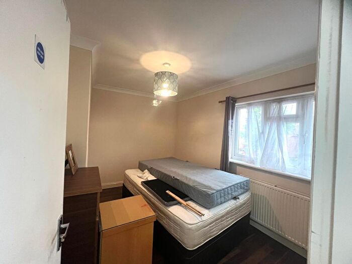 7 Bedroom Semi-Detached House To Rent In Central Avenue, Hayes, UB3