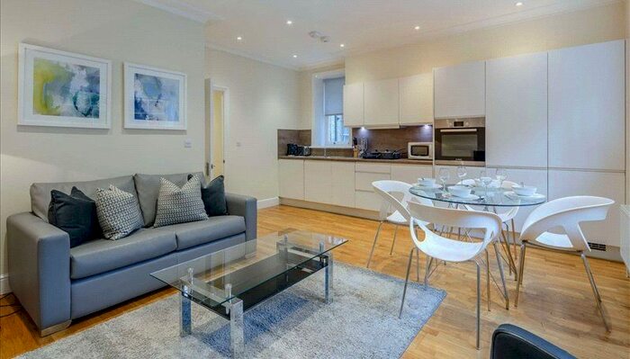 2 Bedroom Flat To Rent In Hamlet Gardens, Hammersmith, London, W6