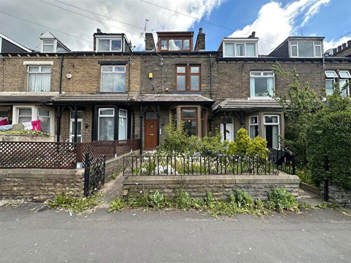 6 Bedroom Terraced House For Sale In Beckside Road, Bradford, BD7