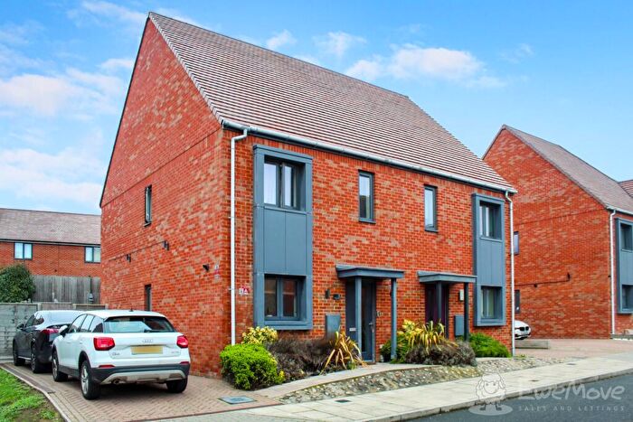 3 Bedroom Semi Detached House For Sale In Swann Street, Castle Hill, Swanscombe, DA10