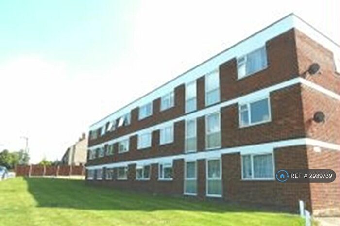 2 Bedroom Flat To Rent In Huntercombe Lane North, Burnham, SL1
