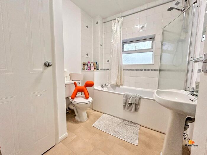 1 Bedroom Maisonette To Rent In Stoke Road, Aylesbury, HP21