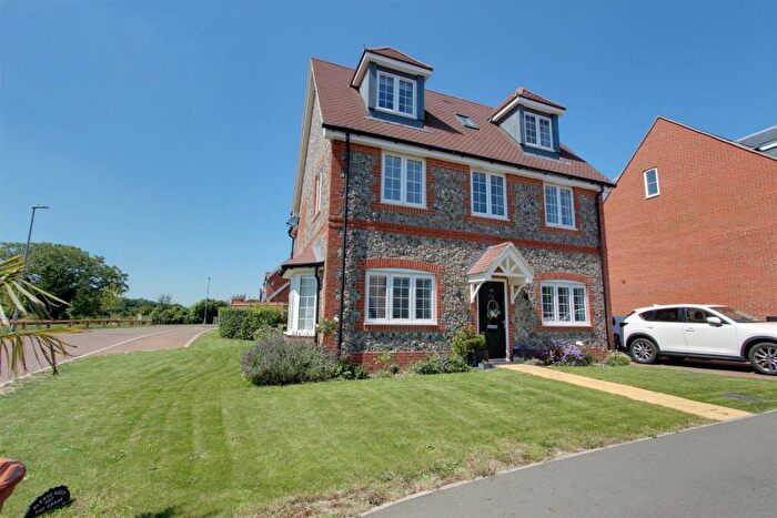 5 Bedroom Detached House For Sale In Sears Drive, Tring, HP23