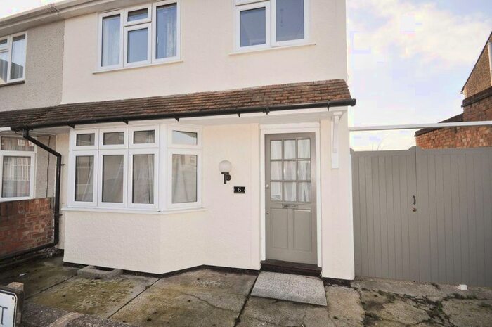 3 Bedroom Semi-Detached House To Rent In Stanley Street, Kempston, Bedford, MK42