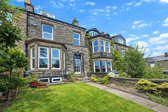 5 Bedroom Terraced House For Sale In Parkside, Halifax, HX3