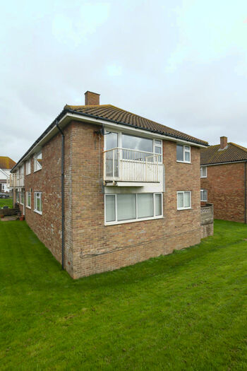 2 Bedroom Flat To Rent In Seacliffe, South Coast Road, Peacehaven, BN10
