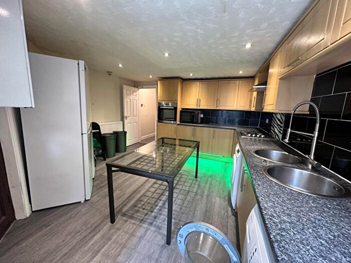 6 Bedroom House To Rent In Providence Avenue, Woodhouse, Leeds, LS6