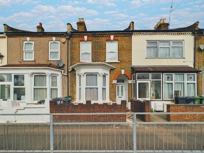 3 Bedroom House To Rent In Queens Road, Walthamstow, London, E17