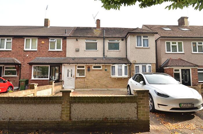 4 Bedroom Semi-detached House To Rent In Avenue Road, Harold Wood, RM3