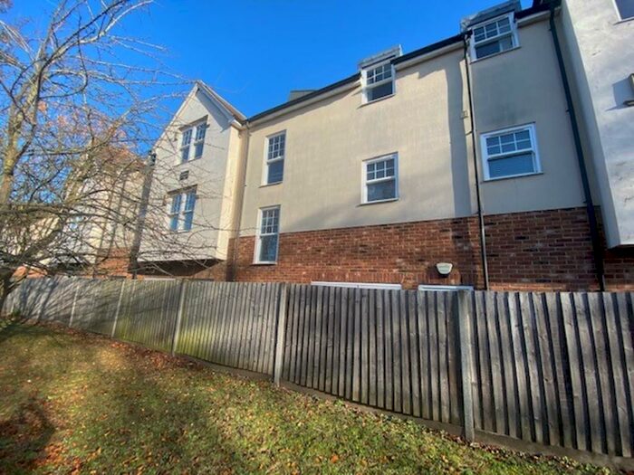 1 Bedroom Apartment To Rent In Church Street, Weybridge, KT13