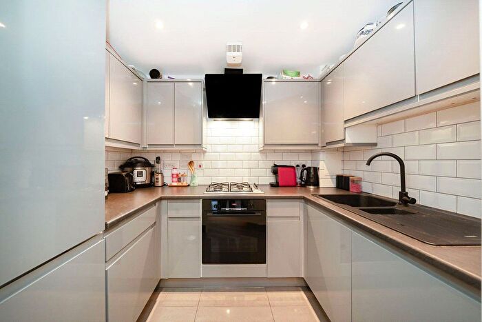2 Bedroom Flat For Sale In Oliver Court, Ley Farm Close, Watford, Hertfordshire, WD25