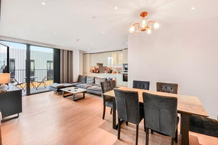 2 Bedroom Flat To Rent In Dray House, Bellwether Lane, SW18