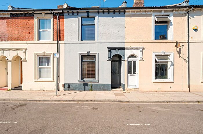 2 Bedroom Detached House For Sale In Lawson Road, Southsea, Hampshire, PO5