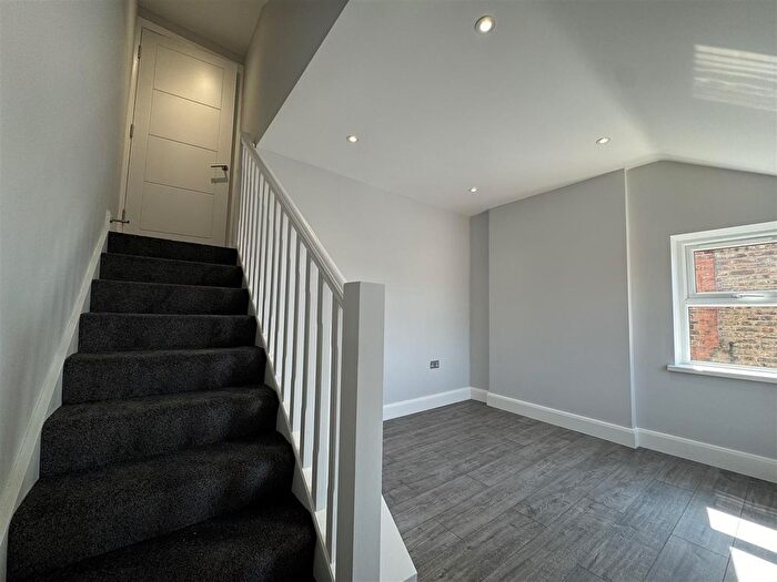 1 Bedroom Flat To Rent In Green Lanes, Palmers Green, N13