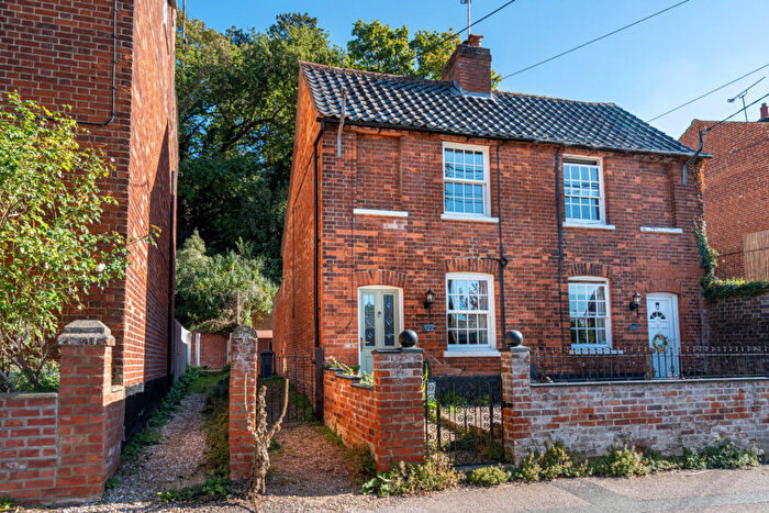 2 Bedroom Semi-Detached House For Sale In Castle Street, Woodbridge, IP12