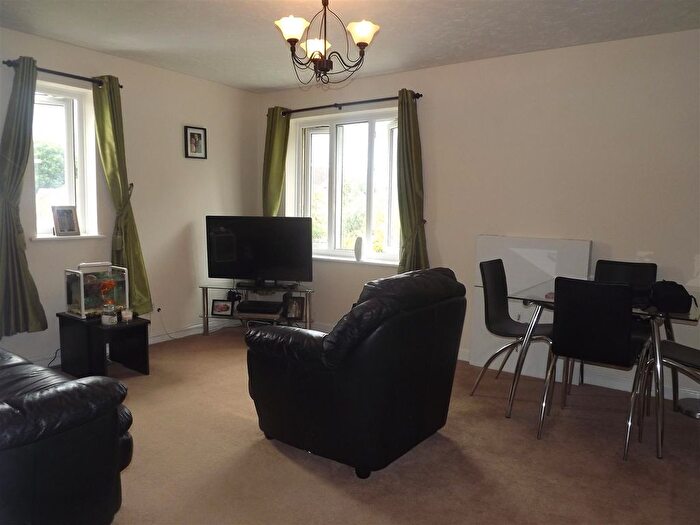 1 Bedroom Maisonette To Rent In Elliot Close, Crawley, RH10