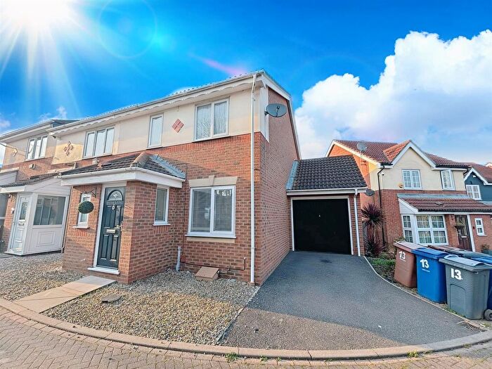 3 Bedroom End Of Terrace House For Sale In Cole Avenue, Chadwell St. Mary, Grays, RM16