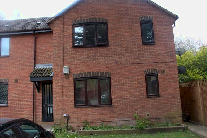 2 Bedroom Flat To Rent In Hammet Close, Hayes, UB4
