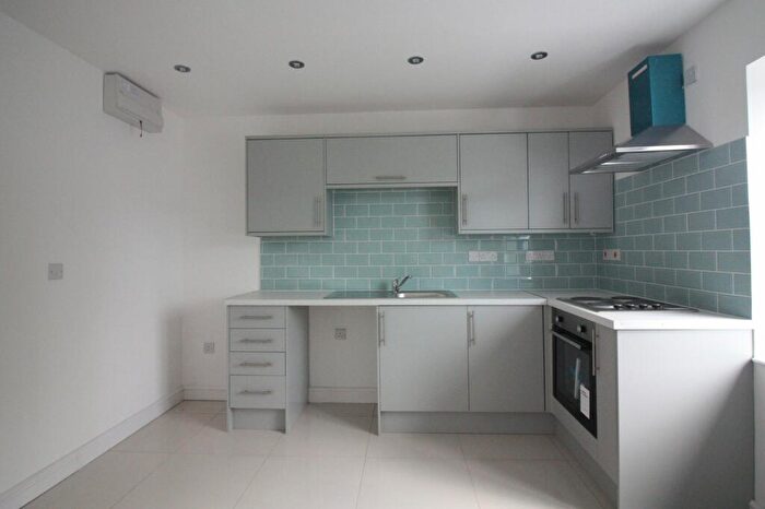 1 Bedroom Apartment To Rent In Roundhay Road, Leeds, West Yorkshire, LS8