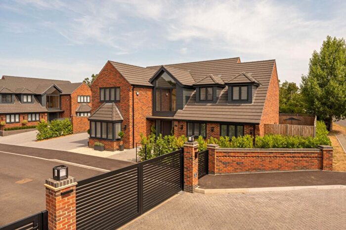 5 Bedroom Detached House For Sale In Shefford Road, Clophill, MK45