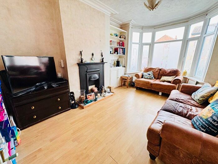 3 Bedroom Terraced House For Sale In Pretoria Road, Romford, London, RM7