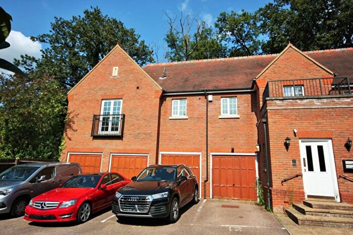 2 Bedroom Flat For Sale In Osborne Heights, Warley, Brentwood, CM14
