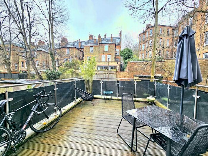 Flat To Rent In Archway Road, Highgate, N6