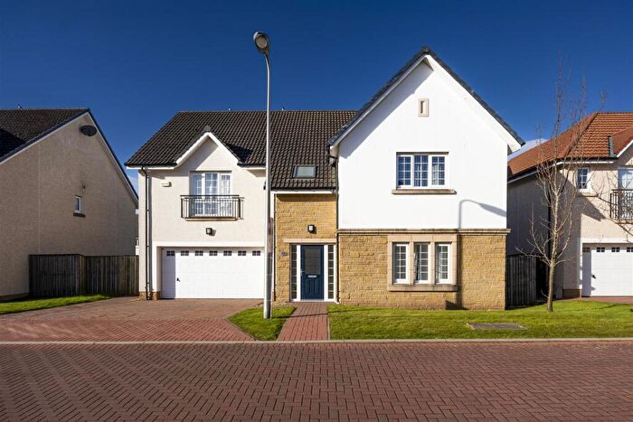 6 Bedroom Detached House For Sale In Luggie Avenue, Woodilee Village, G66